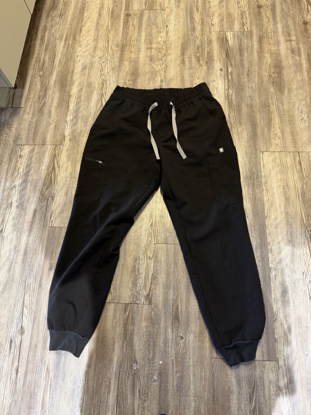 Figs black jogger scrub pants sz M